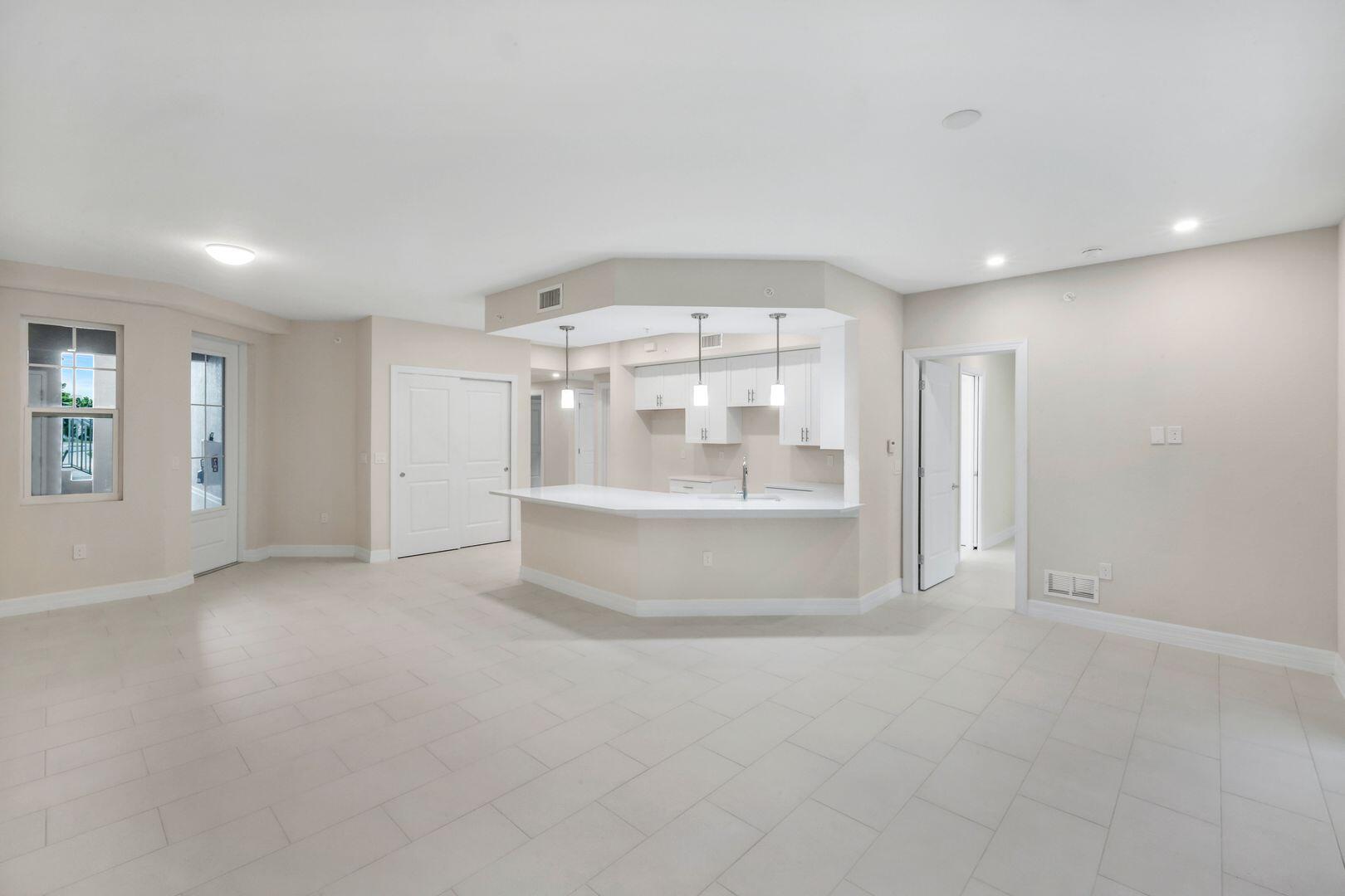 286 INDIES DRIVE E
