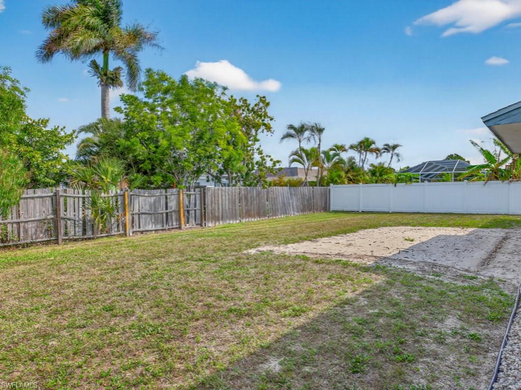 1256 Bluebird AVE