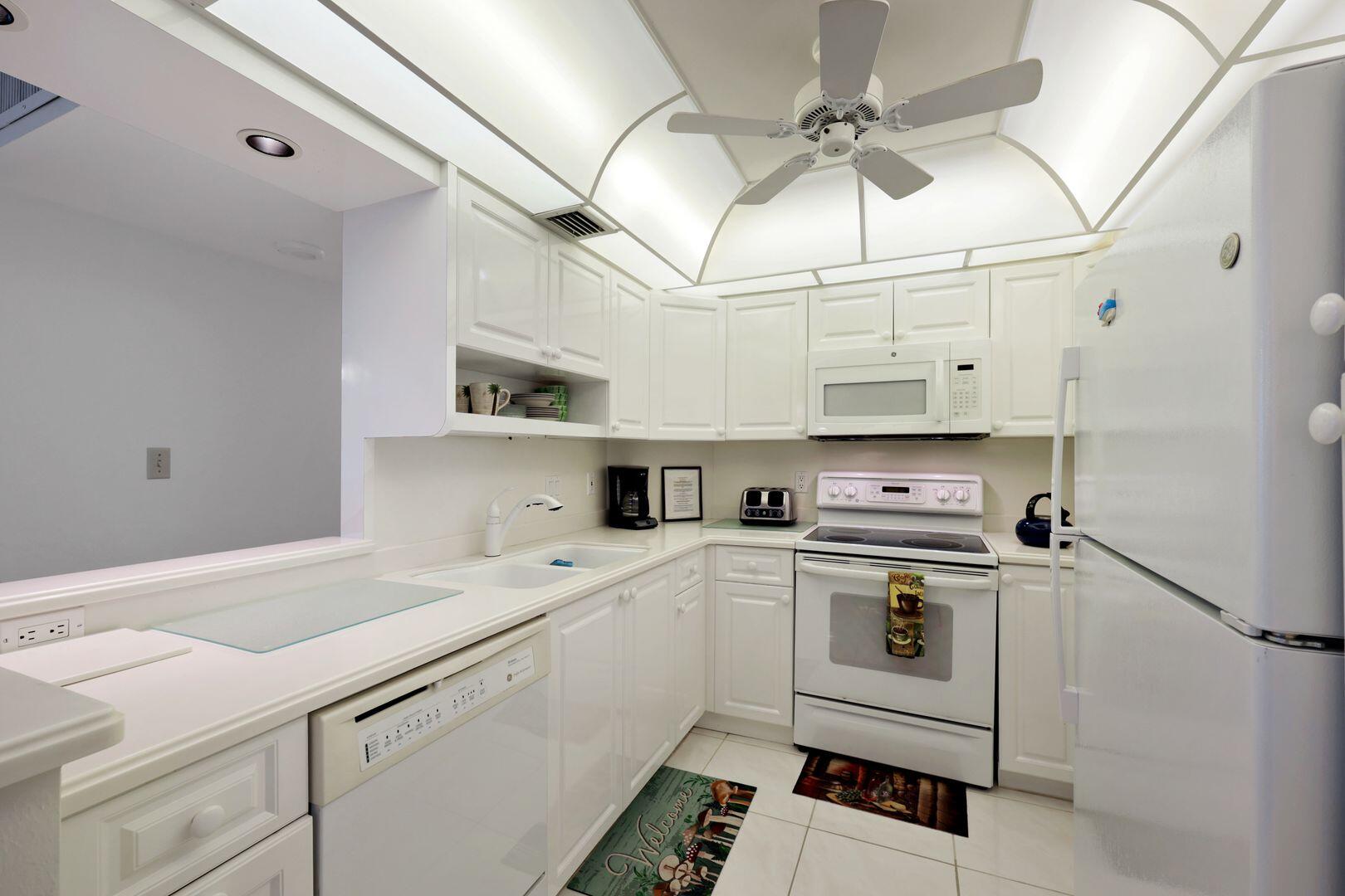 320 SEAVIEW COURT, 307