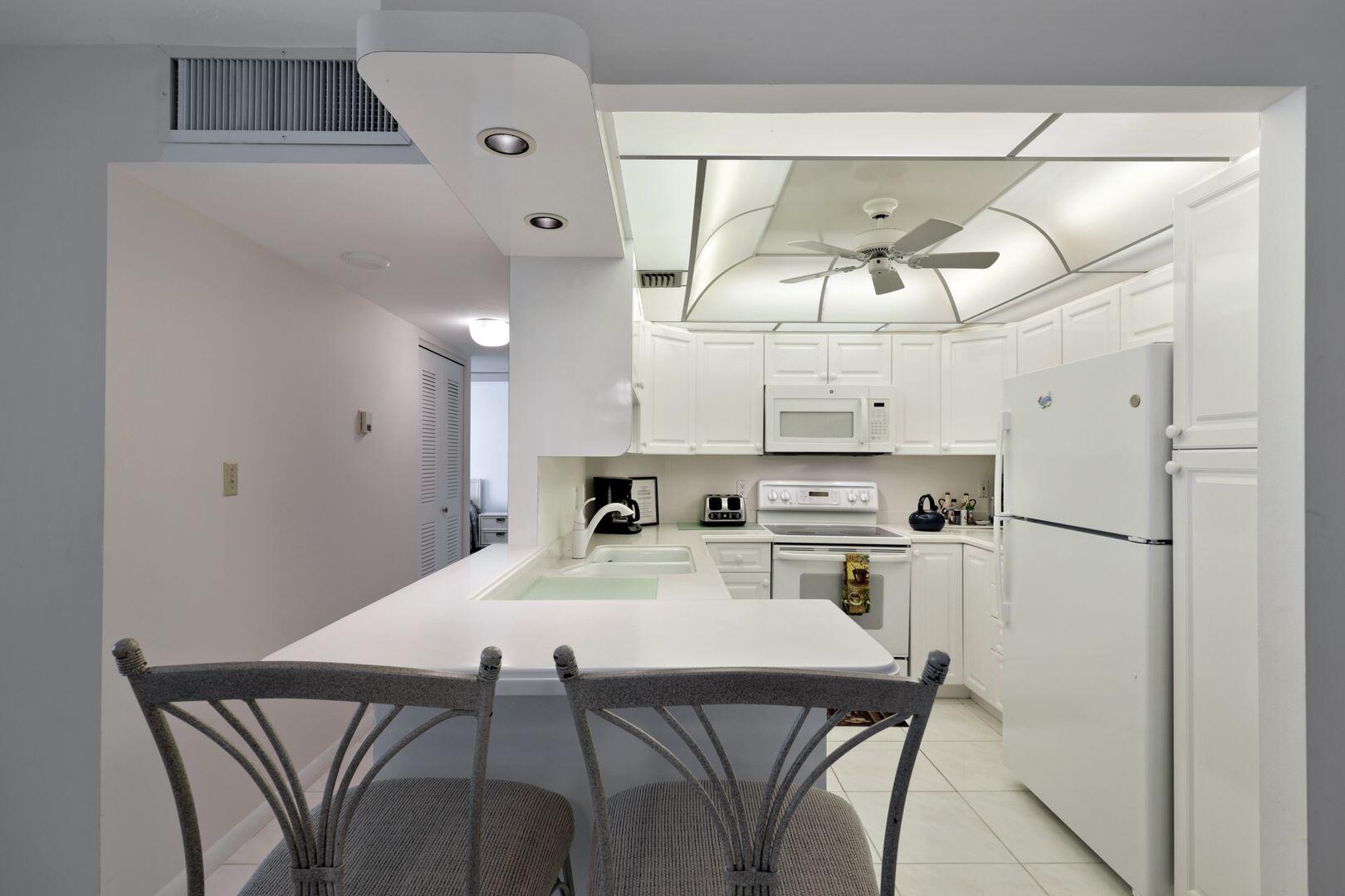 320 SEAVIEW COURT, 307