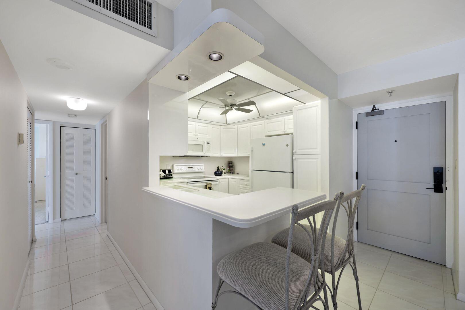 320 SEAVIEW COURT, 307