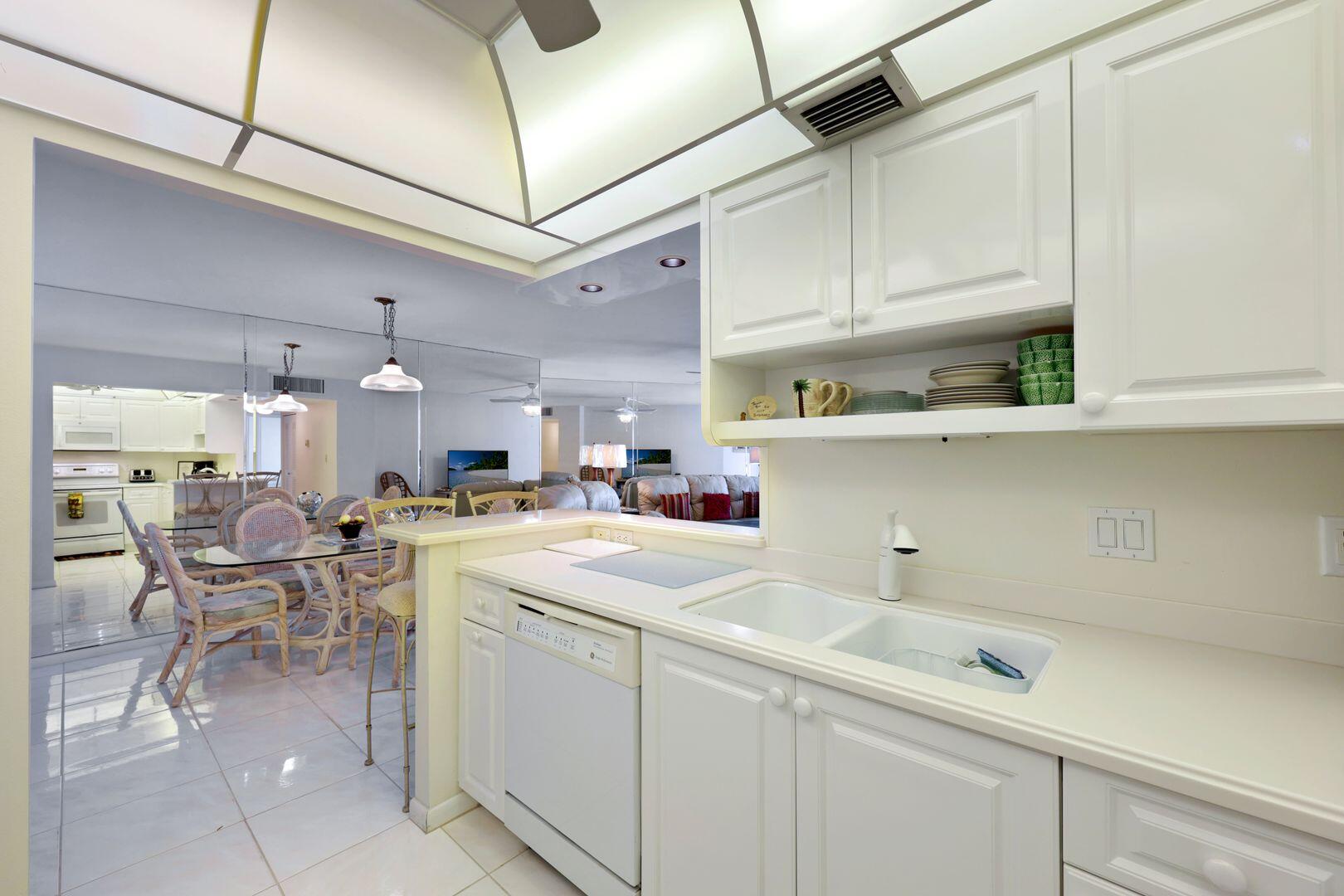 320 SEAVIEW COURT, 307