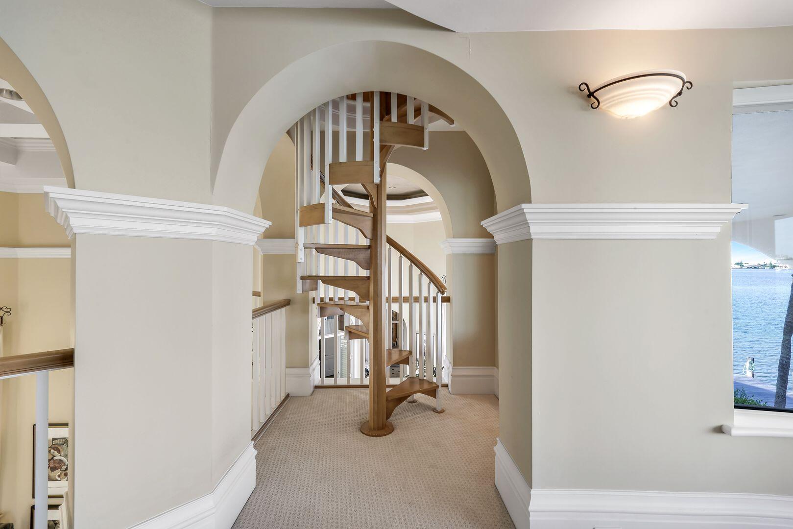 490 RENARD COURT