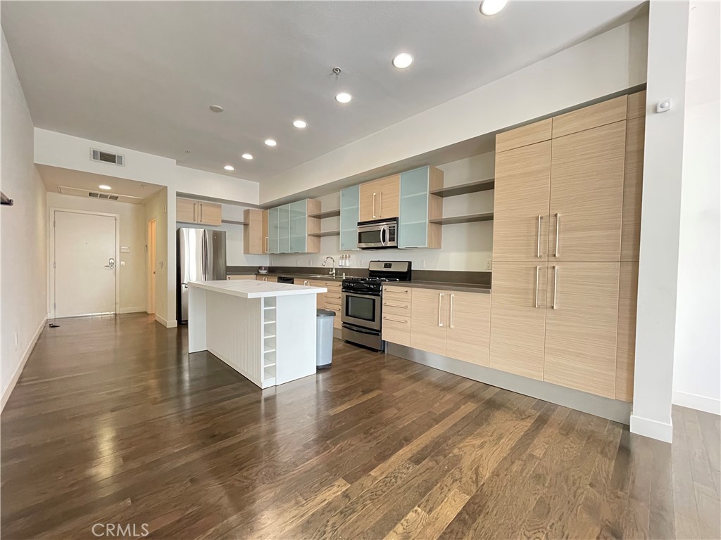 1234 Wilshire Boulevard 127