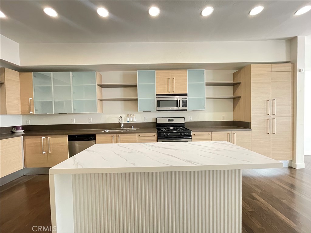 1234 Wilshire Boulevard 127