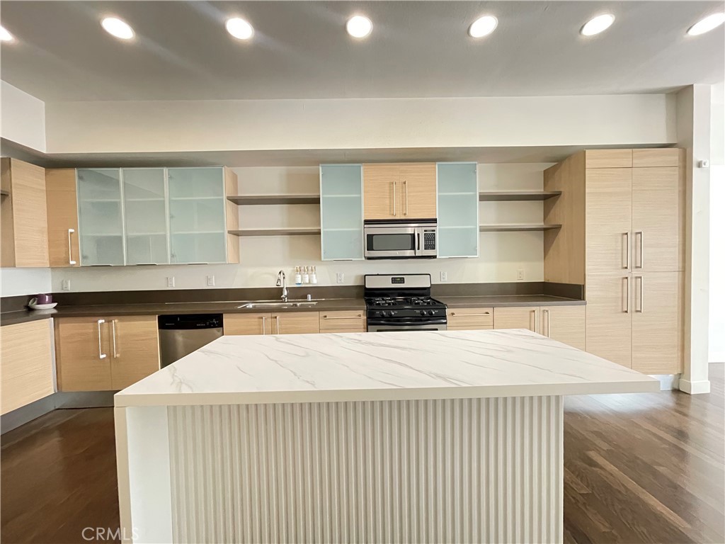 1234 Wilshire Boulevard 127