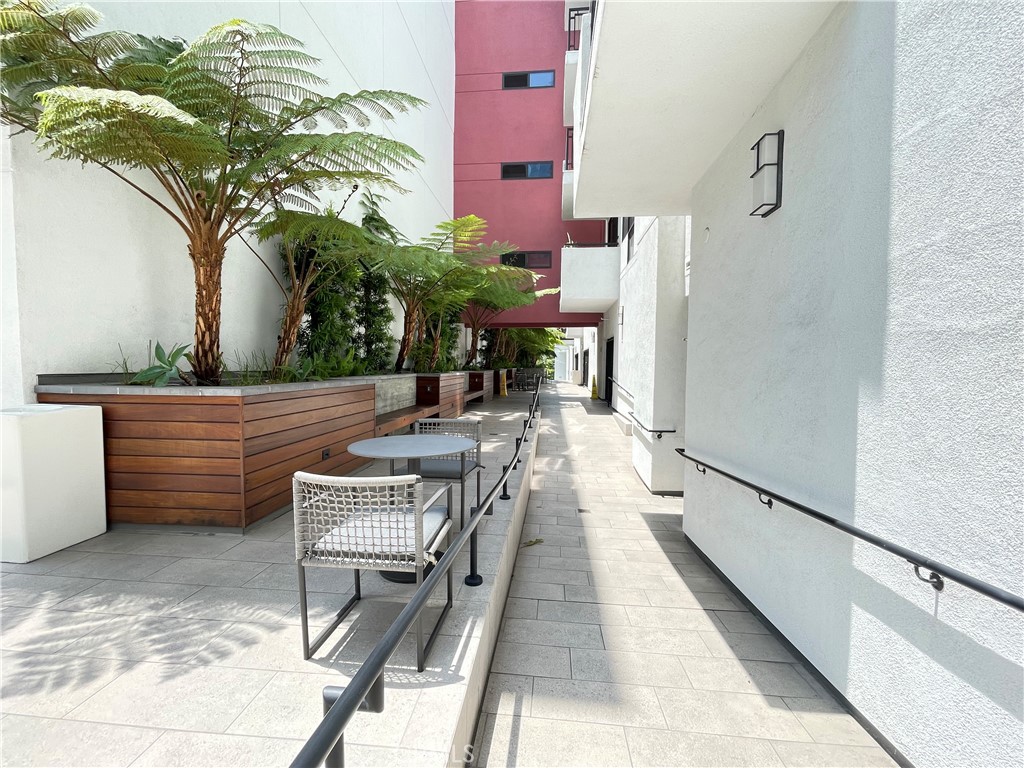 1234 Wilshire Boulevard 127