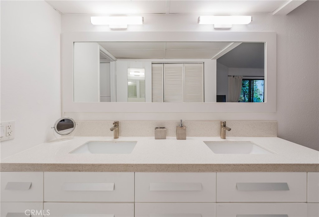 950 N Kings Road 245