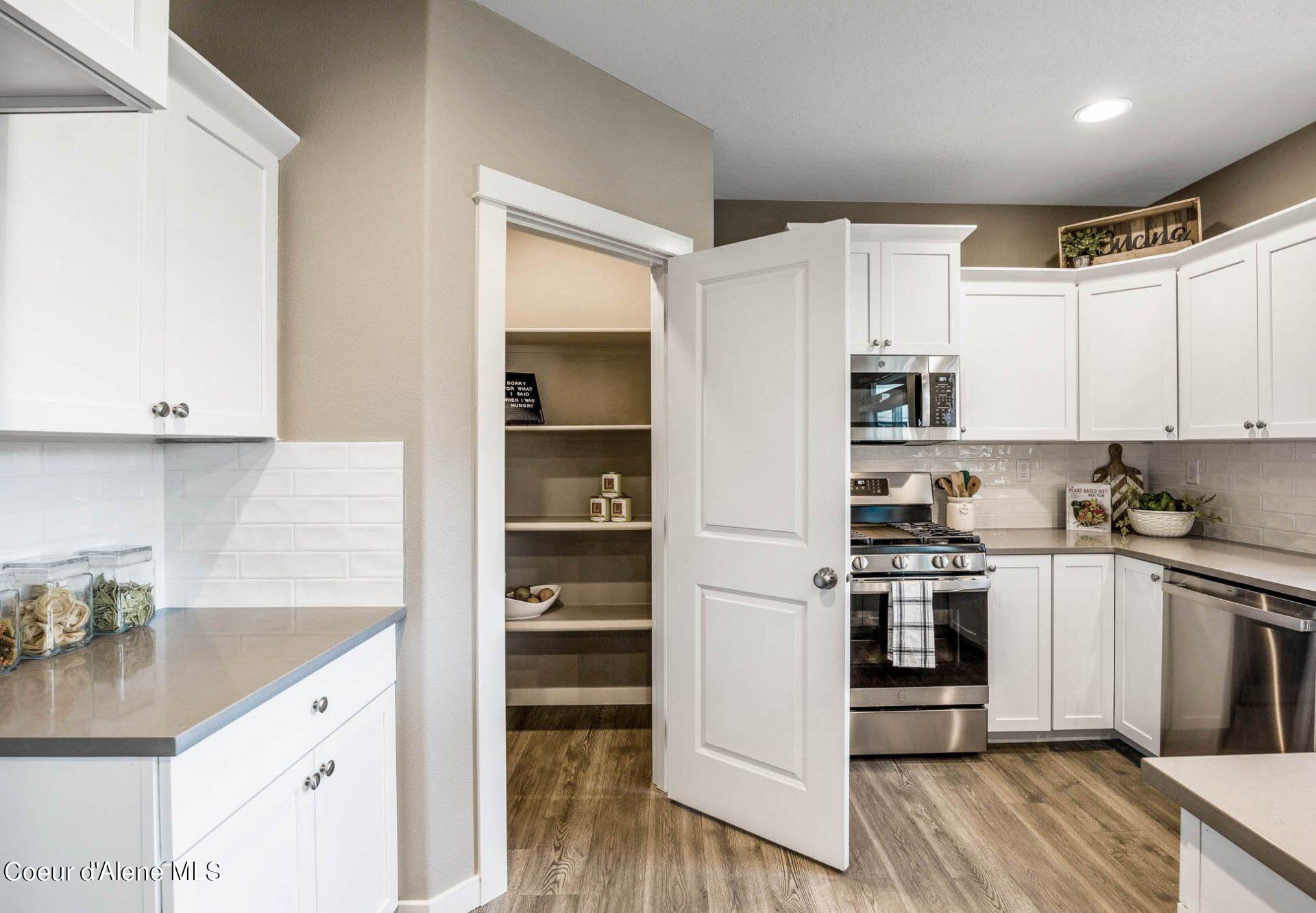 16264 N Hadley Loop