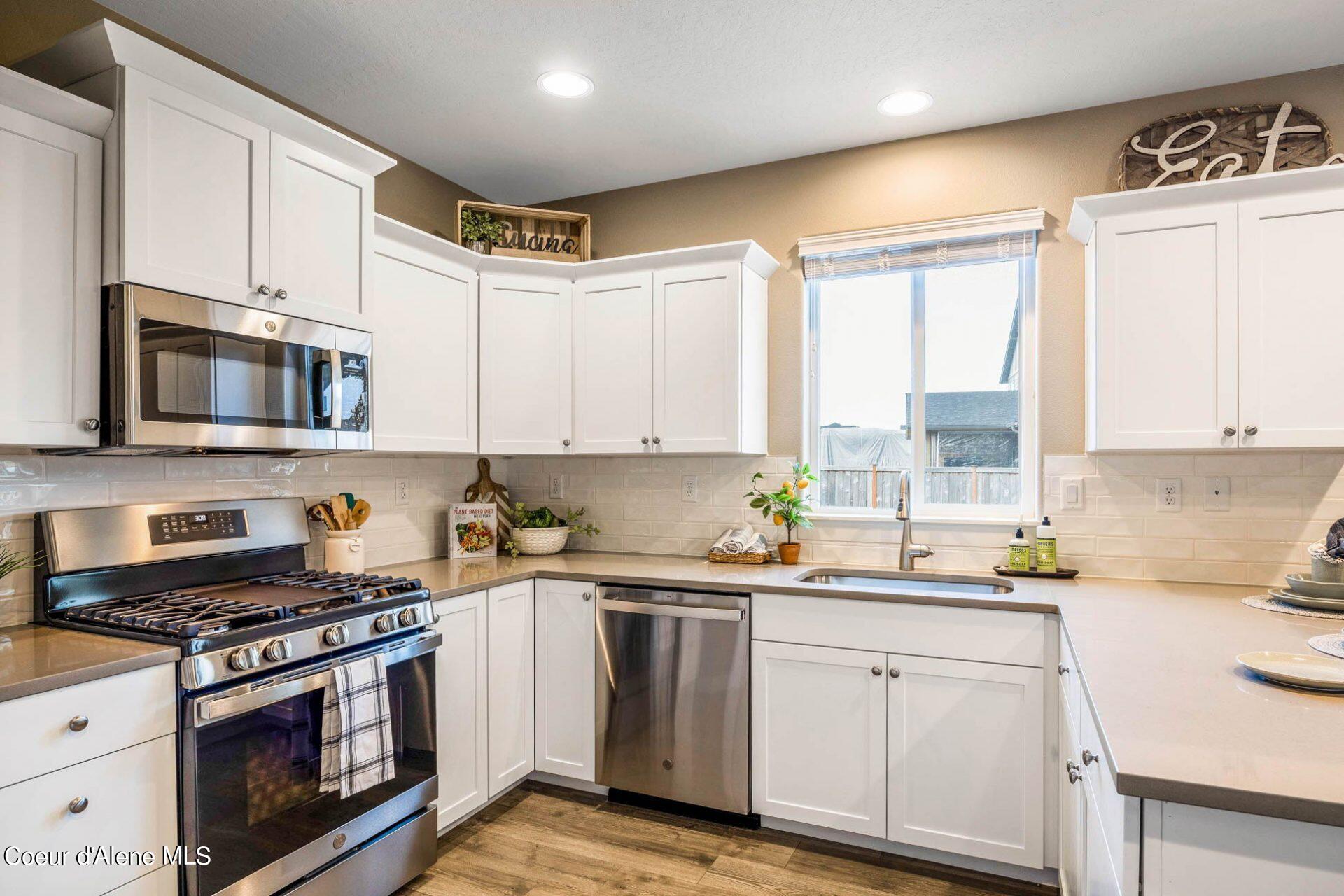 16264 N Hadley Loop