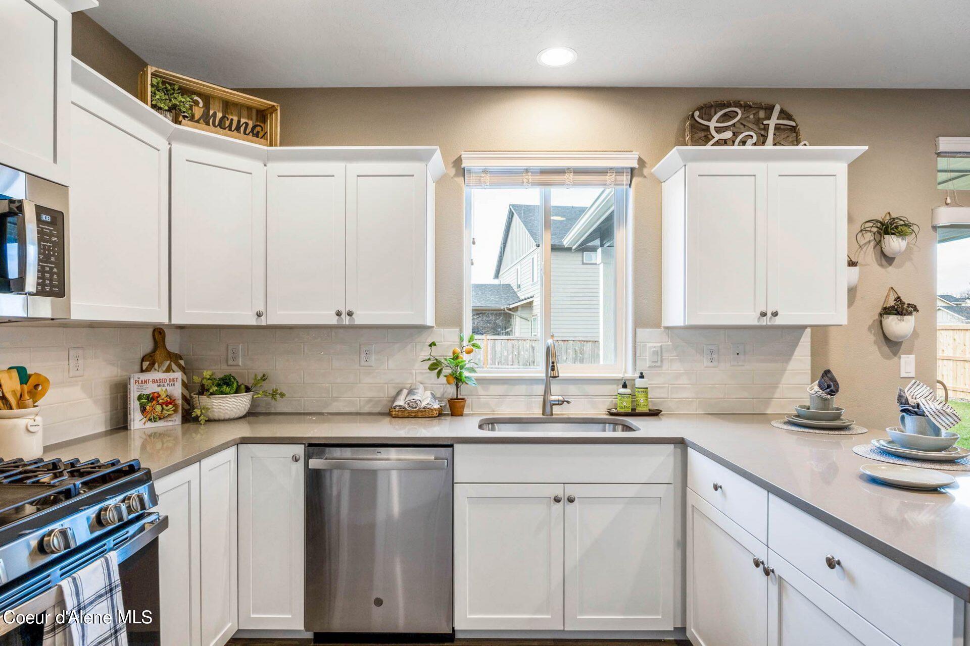 16264 N Hadley Loop