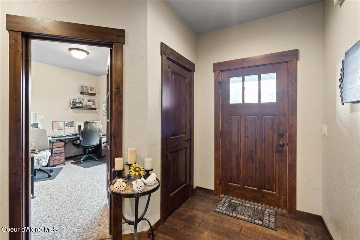 8729 N STABLE TRACE CT