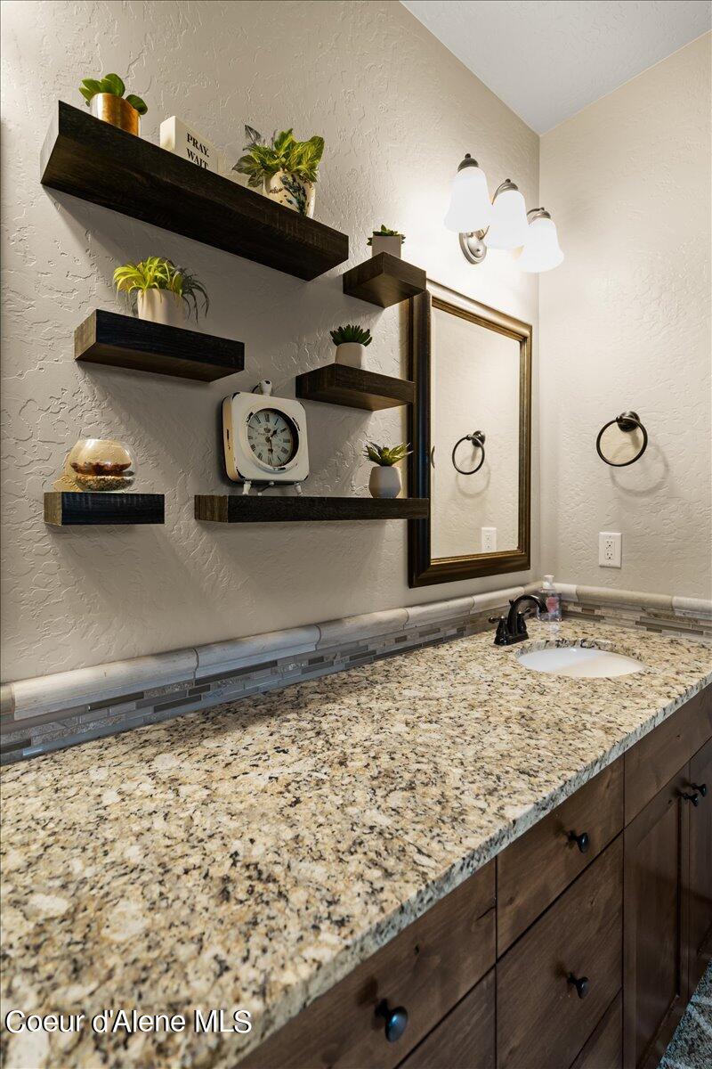 8729 N STABLE TRACE CT