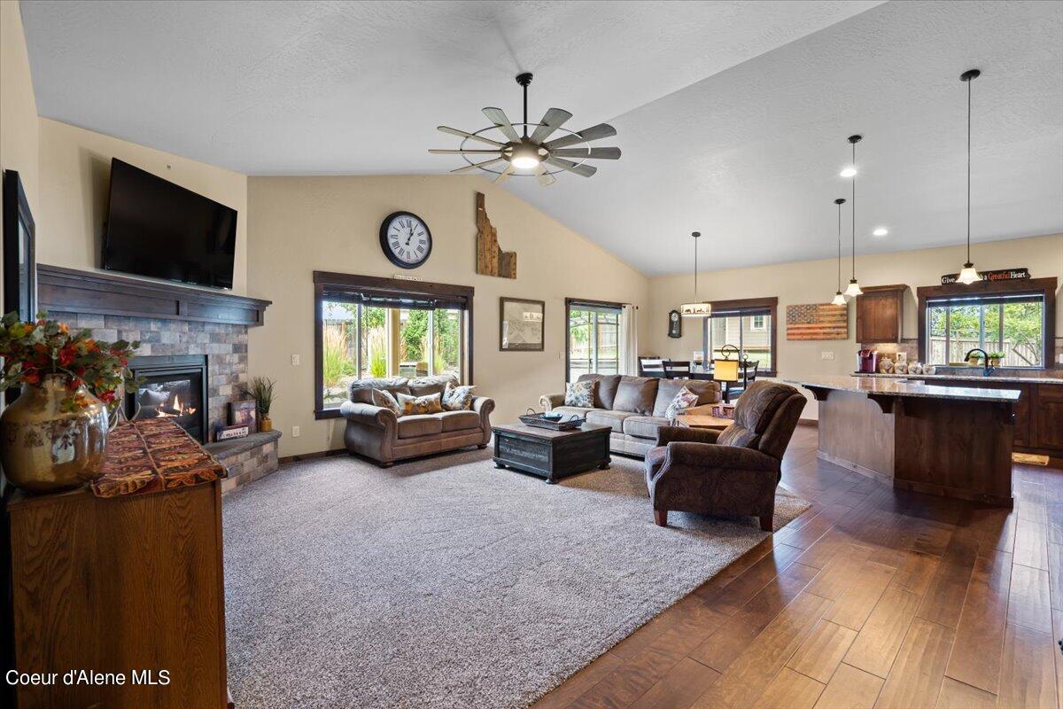 8729 N STABLE TRACE CT
