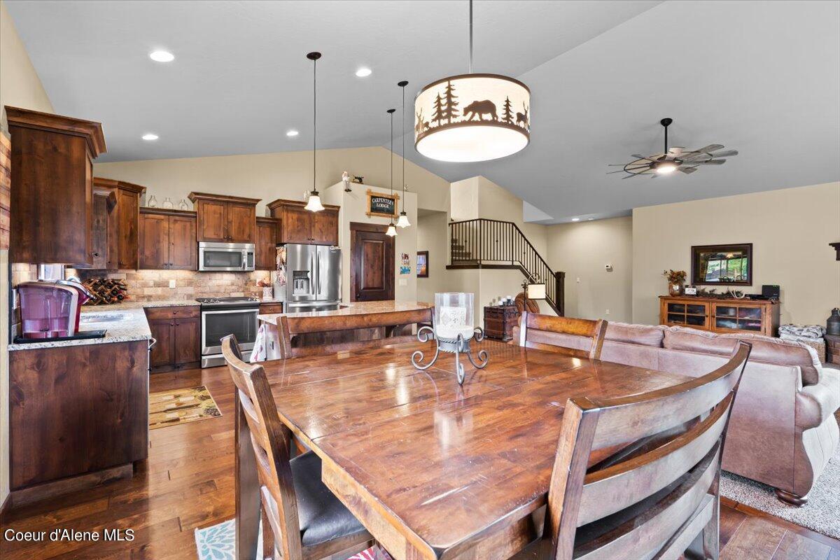 8729 N STABLE TRACE CT
