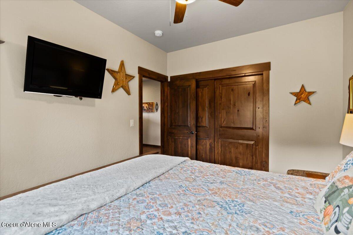 8729 N STABLE TRACE CT