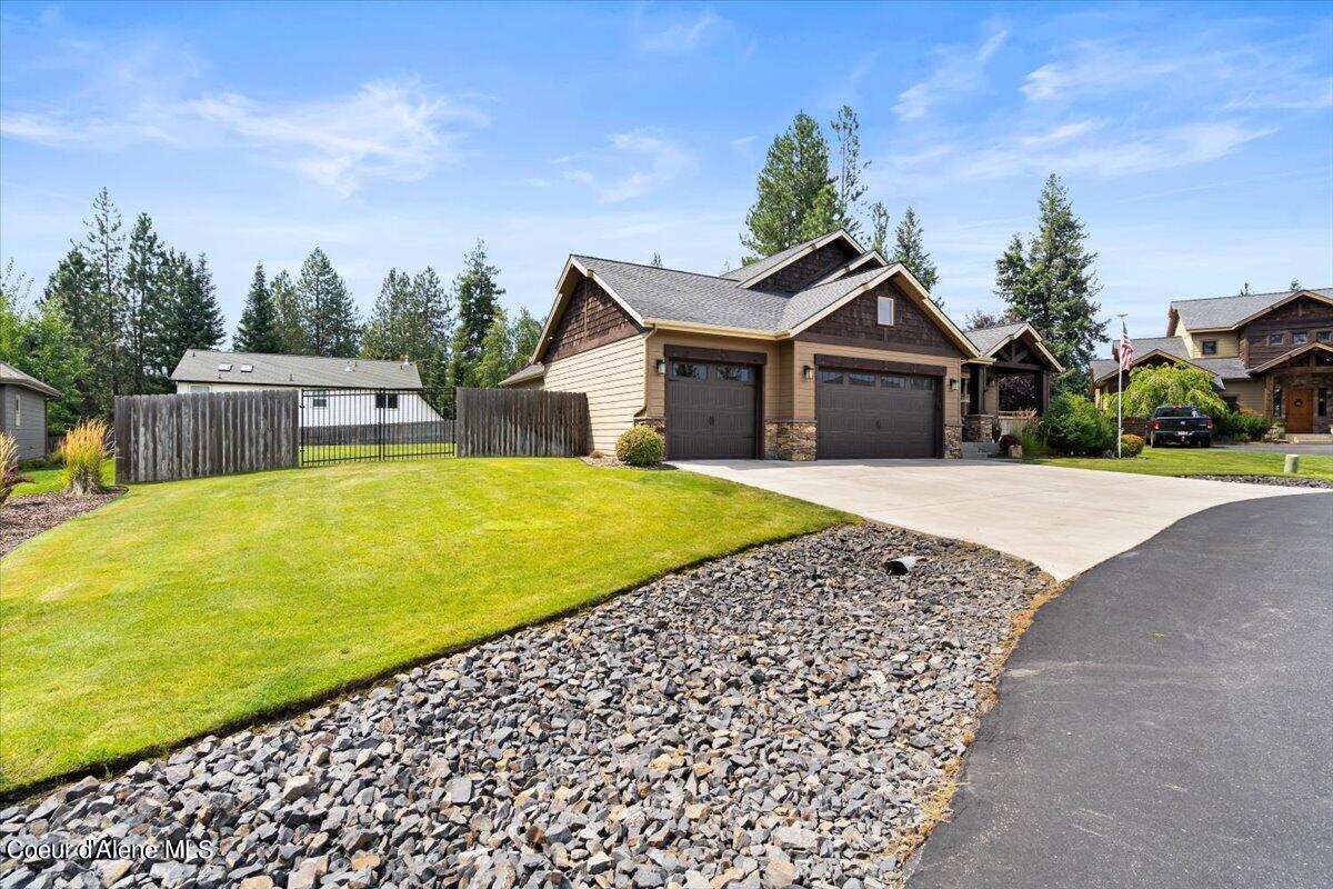 8729 N STABLE TRACE CT