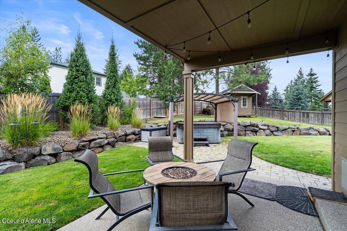 8729 N STABLE TRACE CT