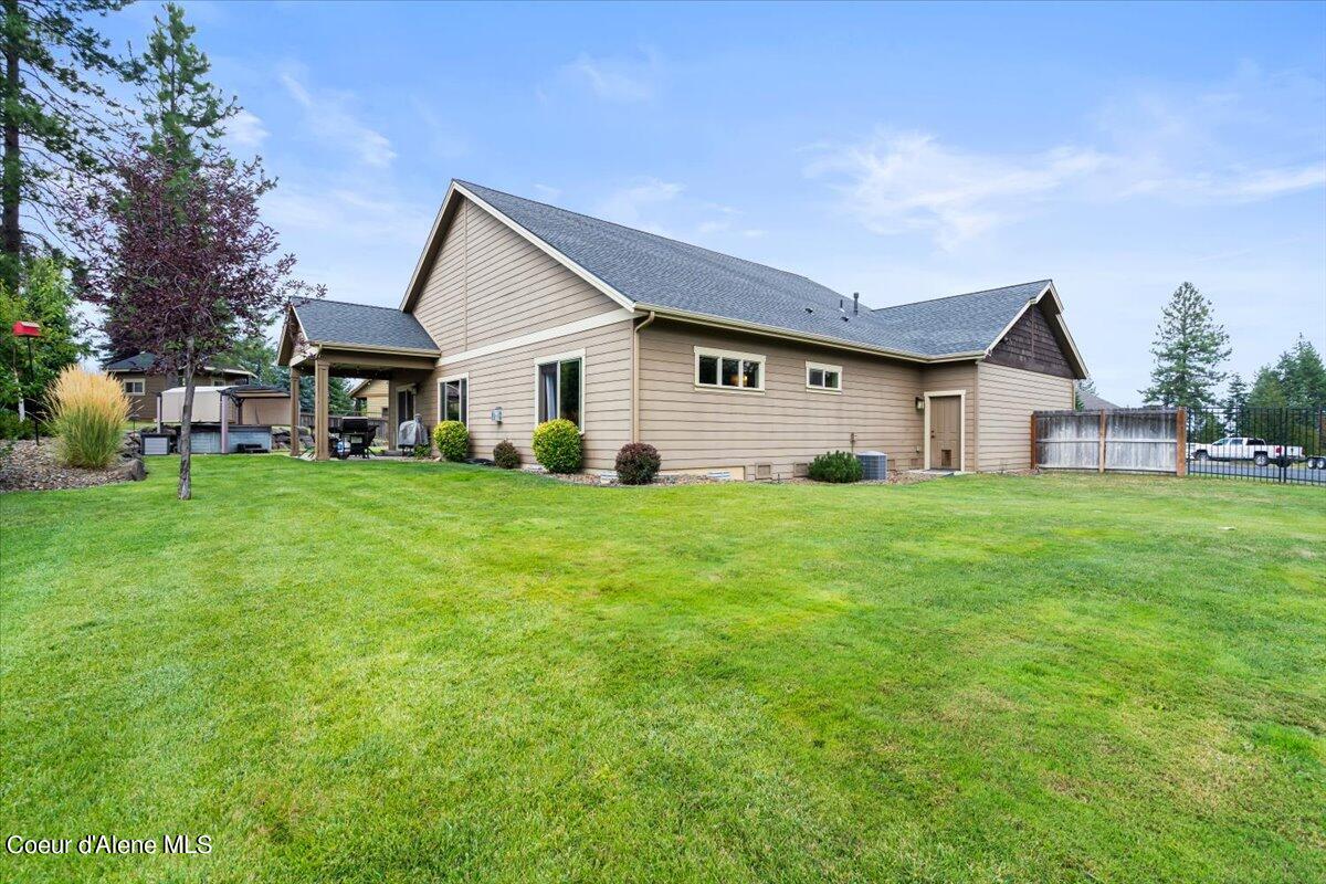 8729 N STABLE TRACE CT