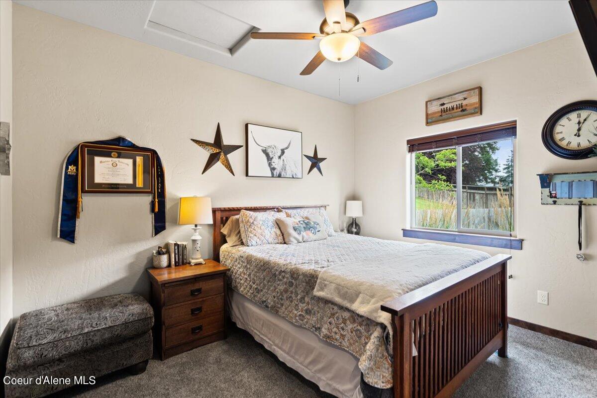 8729 N STABLE TRACE CT