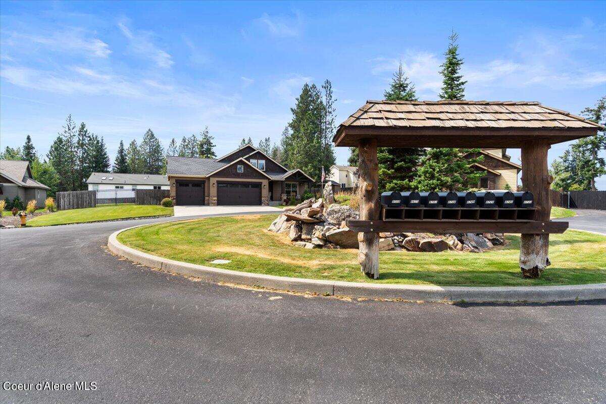 8729 N STABLE TRACE CT
