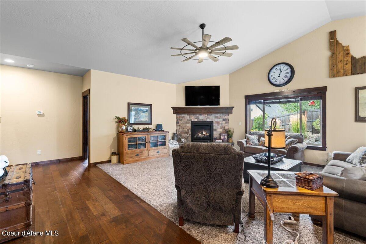 8729 N STABLE TRACE CT