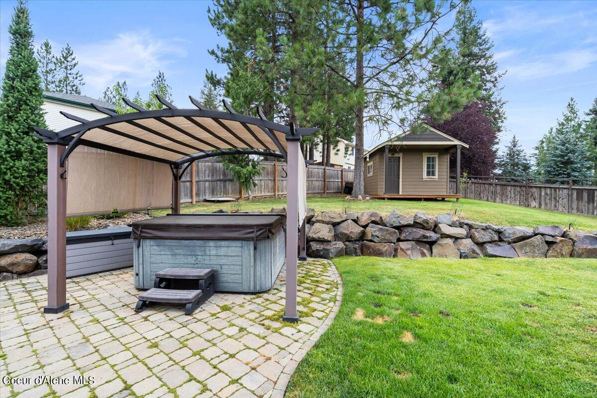 8729 N STABLE TRACE CT