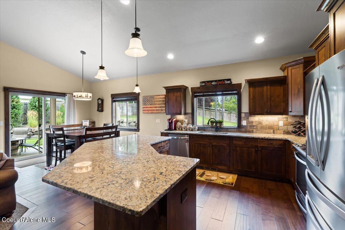 8729 N STABLE TRACE CT