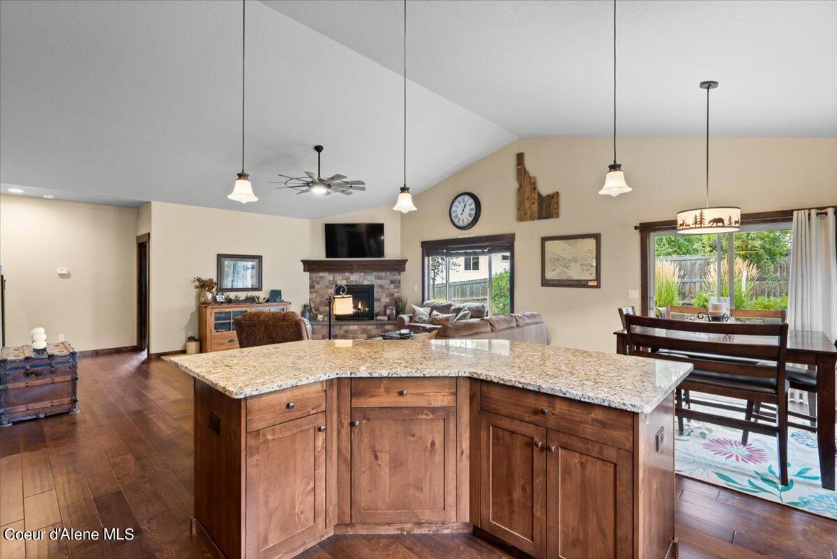 8729 N STABLE TRACE CT