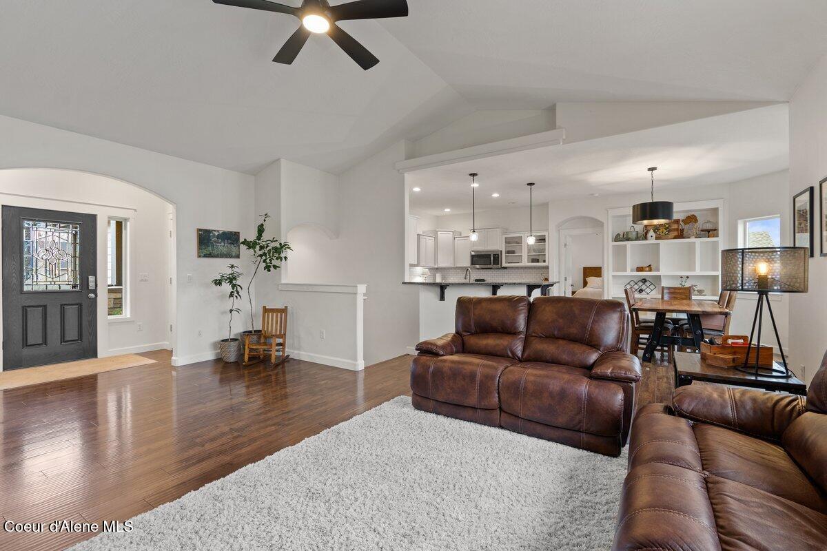 1624 W HYDRILLA AVE