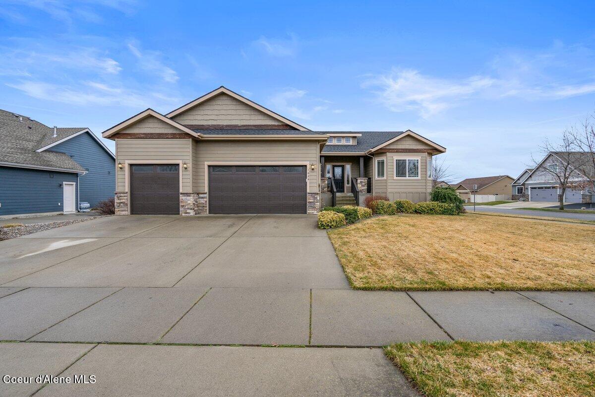 1624 W HYDRILLA AVE