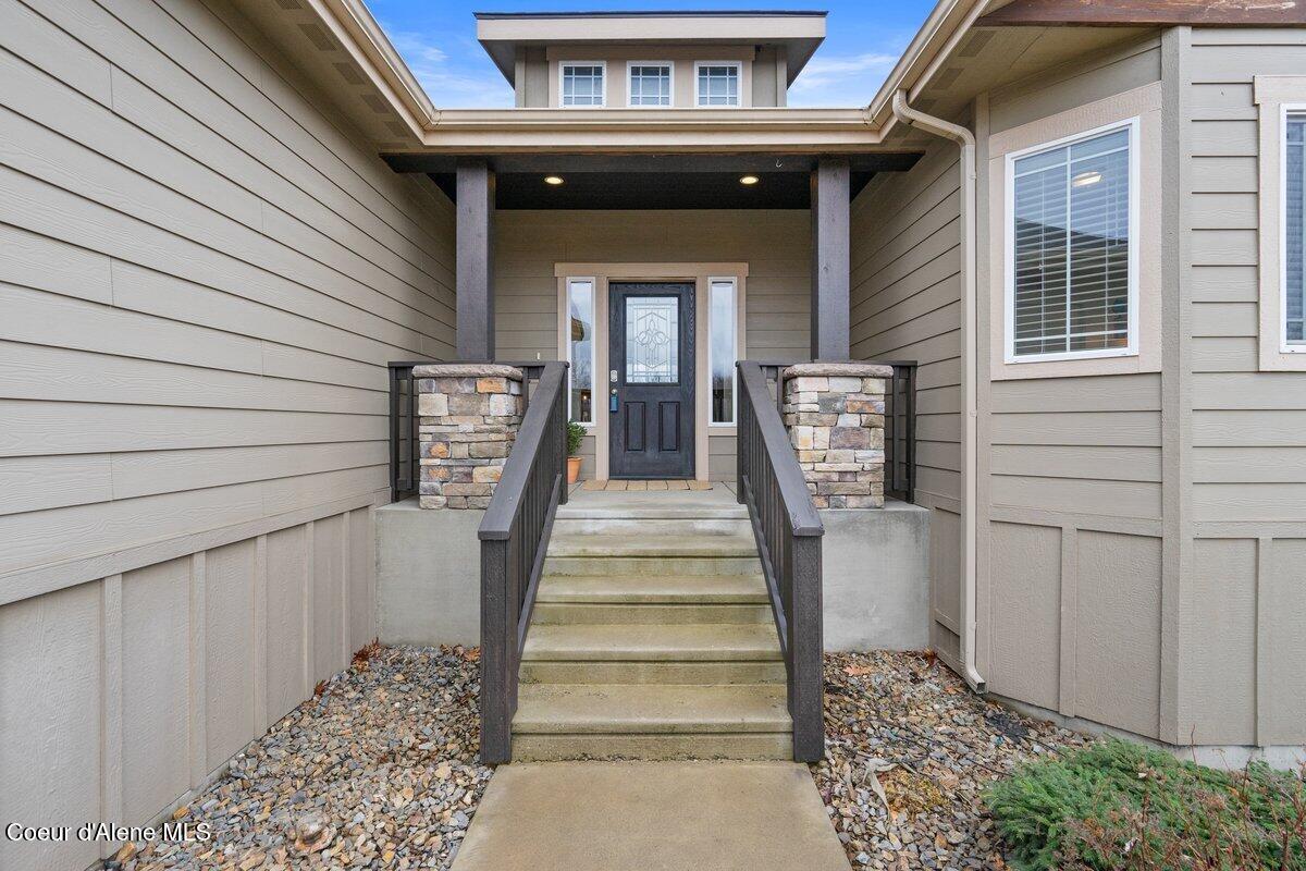 1624 W HYDRILLA AVE