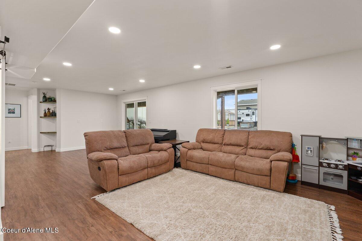 1624 W HYDRILLA AVE