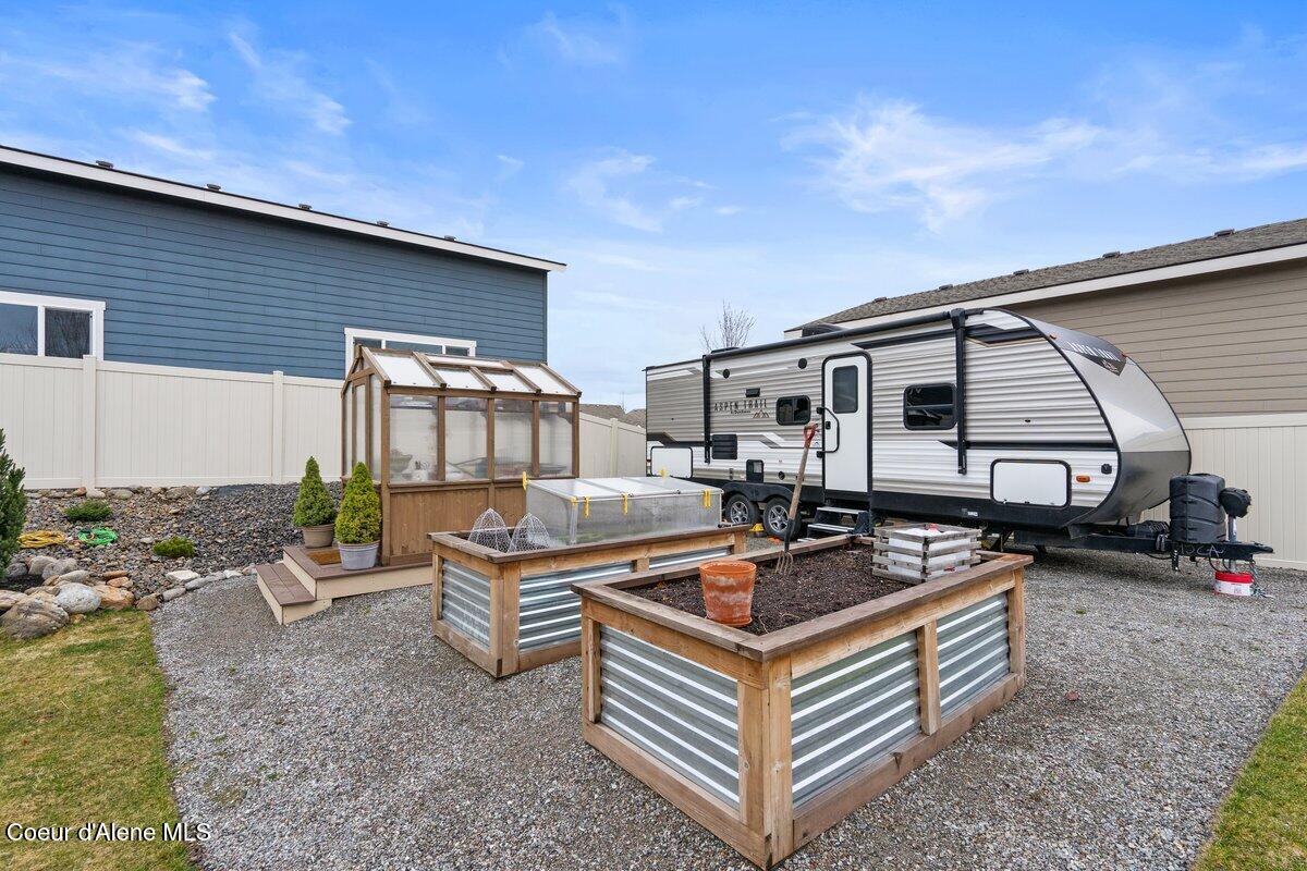 1624 W HYDRILLA AVE