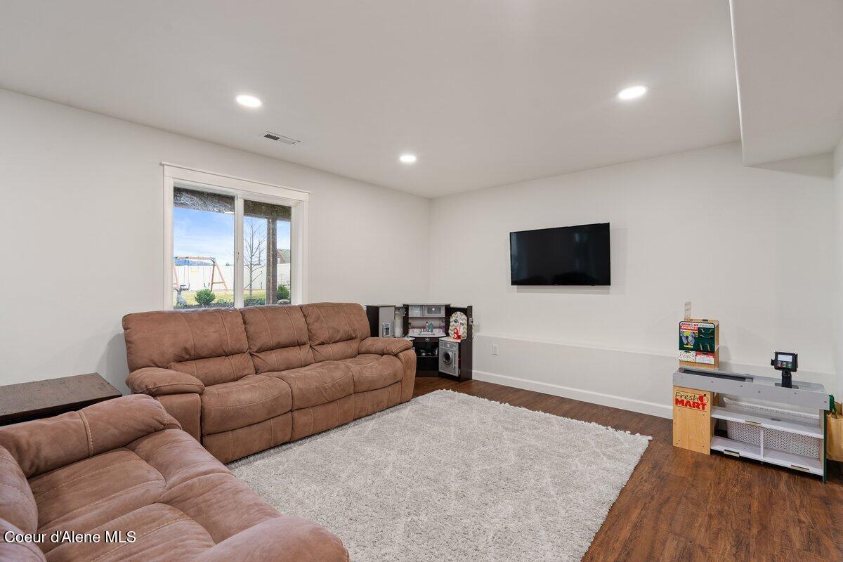1624 W HYDRILLA AVE