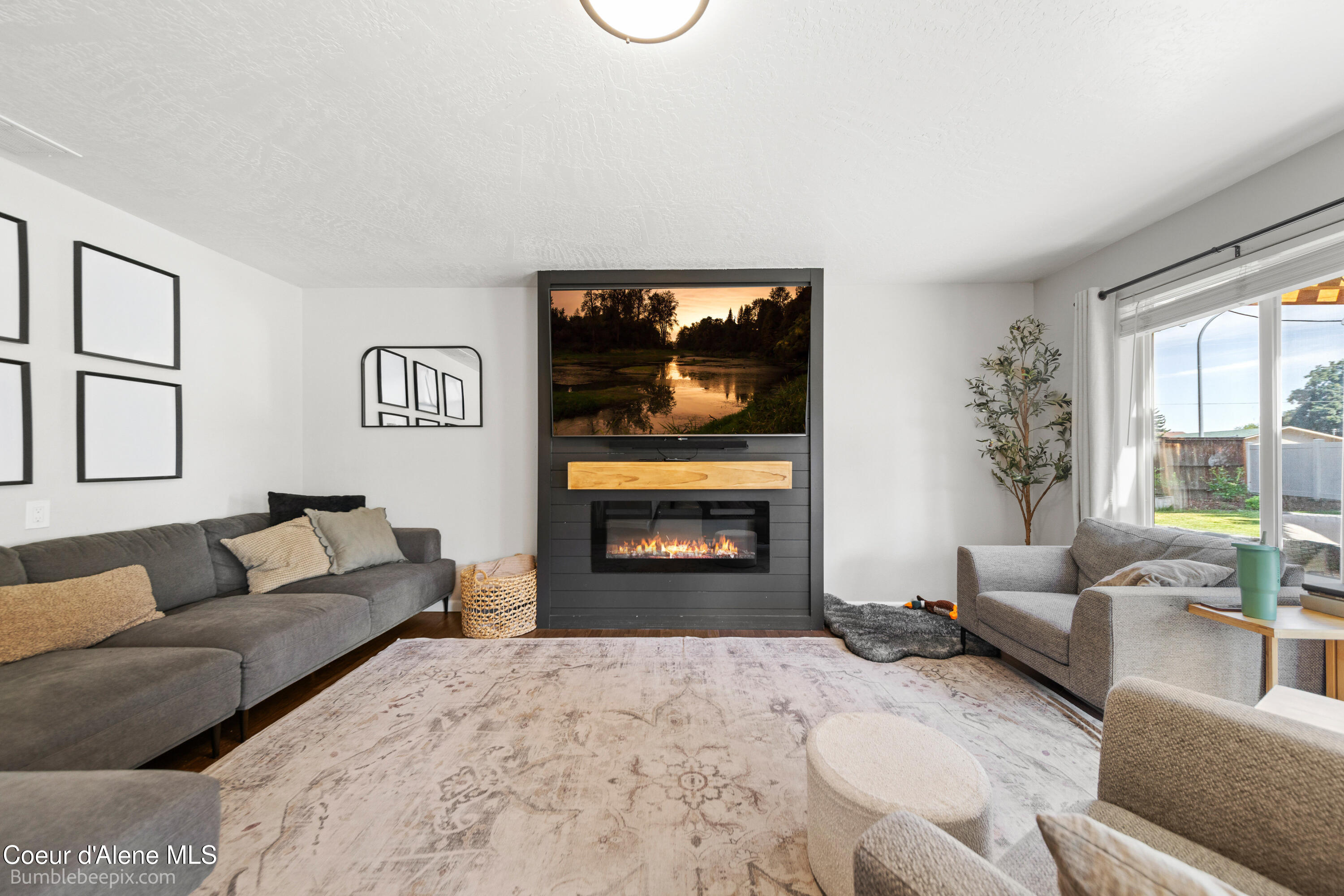 1540 N Gemstone PL