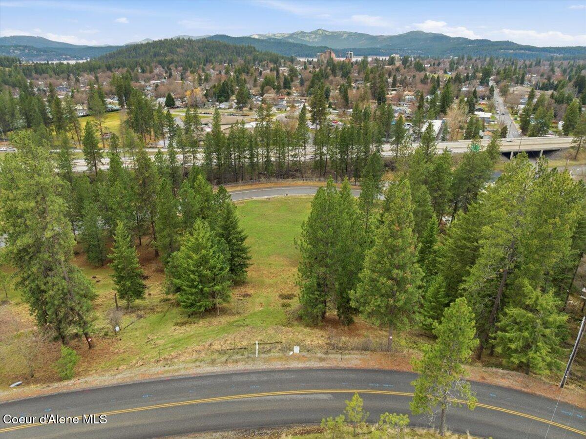2586 E Fernan Hill RD, Coeur d'Alene