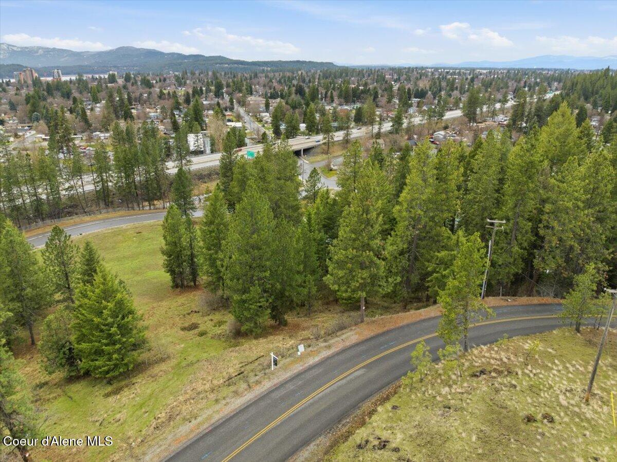 2586 E Fernan Hill RD, Coeur d'Alene