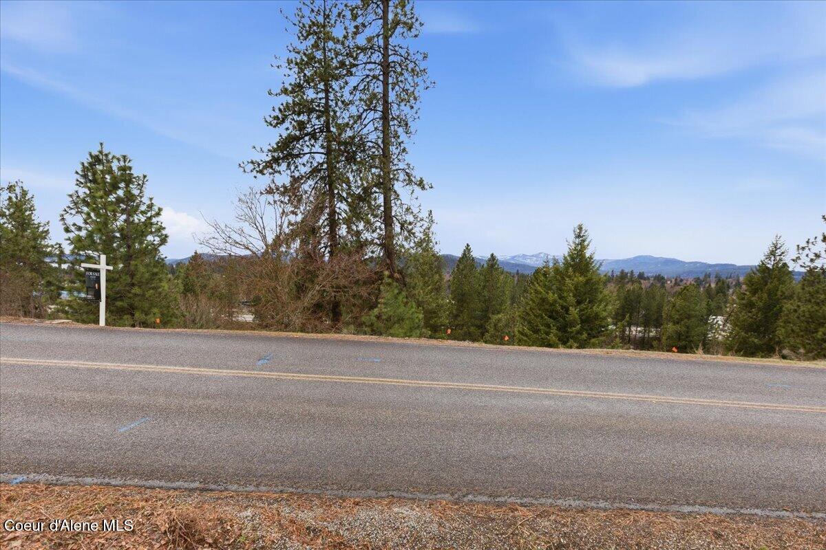 2594 E Fernan Hill RD, Coeur d'Alene