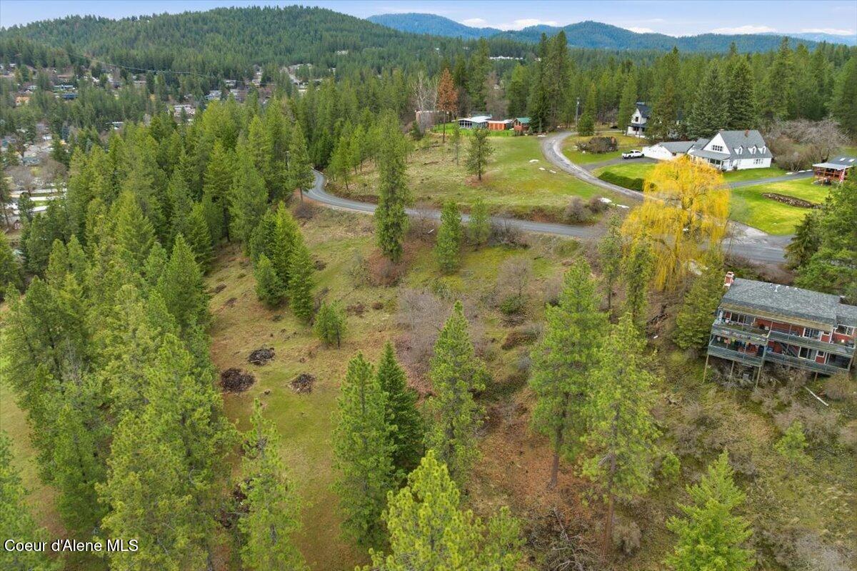 2594 E Fernan Hill RD, Coeur d'Alene