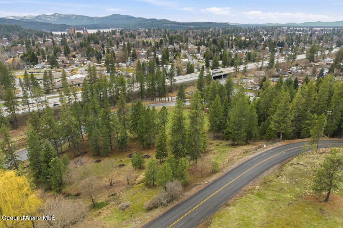 2594 E Fernan Hill RD, Coeur d'Alene