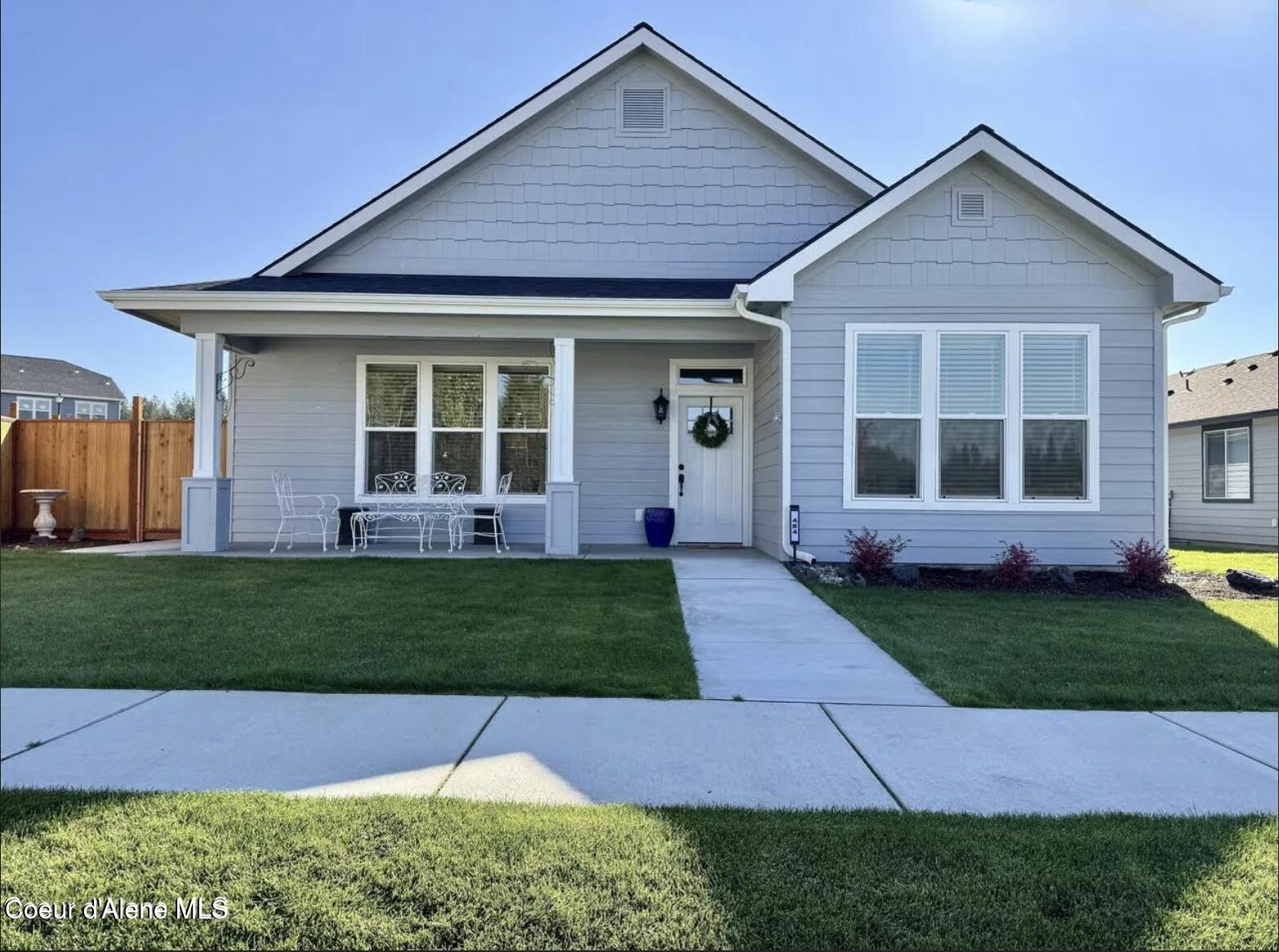 484 E Paintbrush AVE