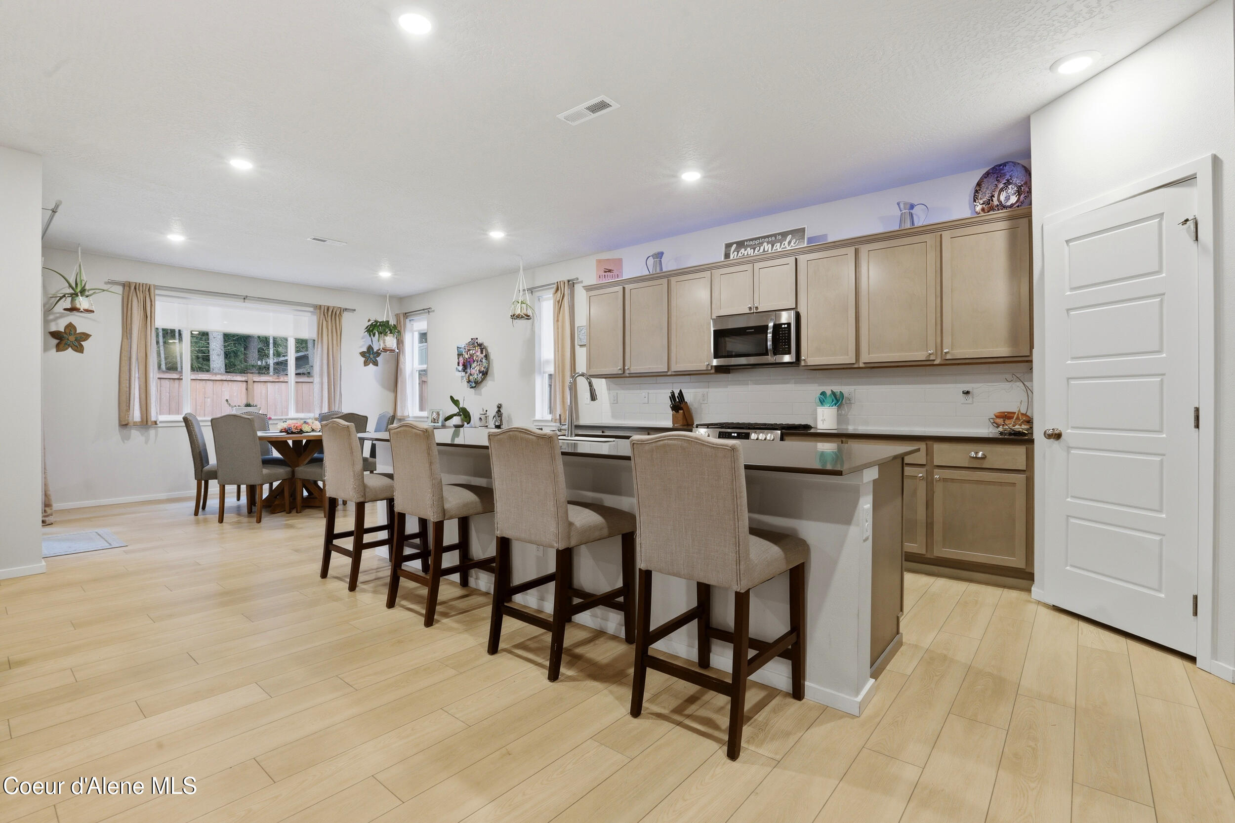 248 E Sandmyrtle AVE