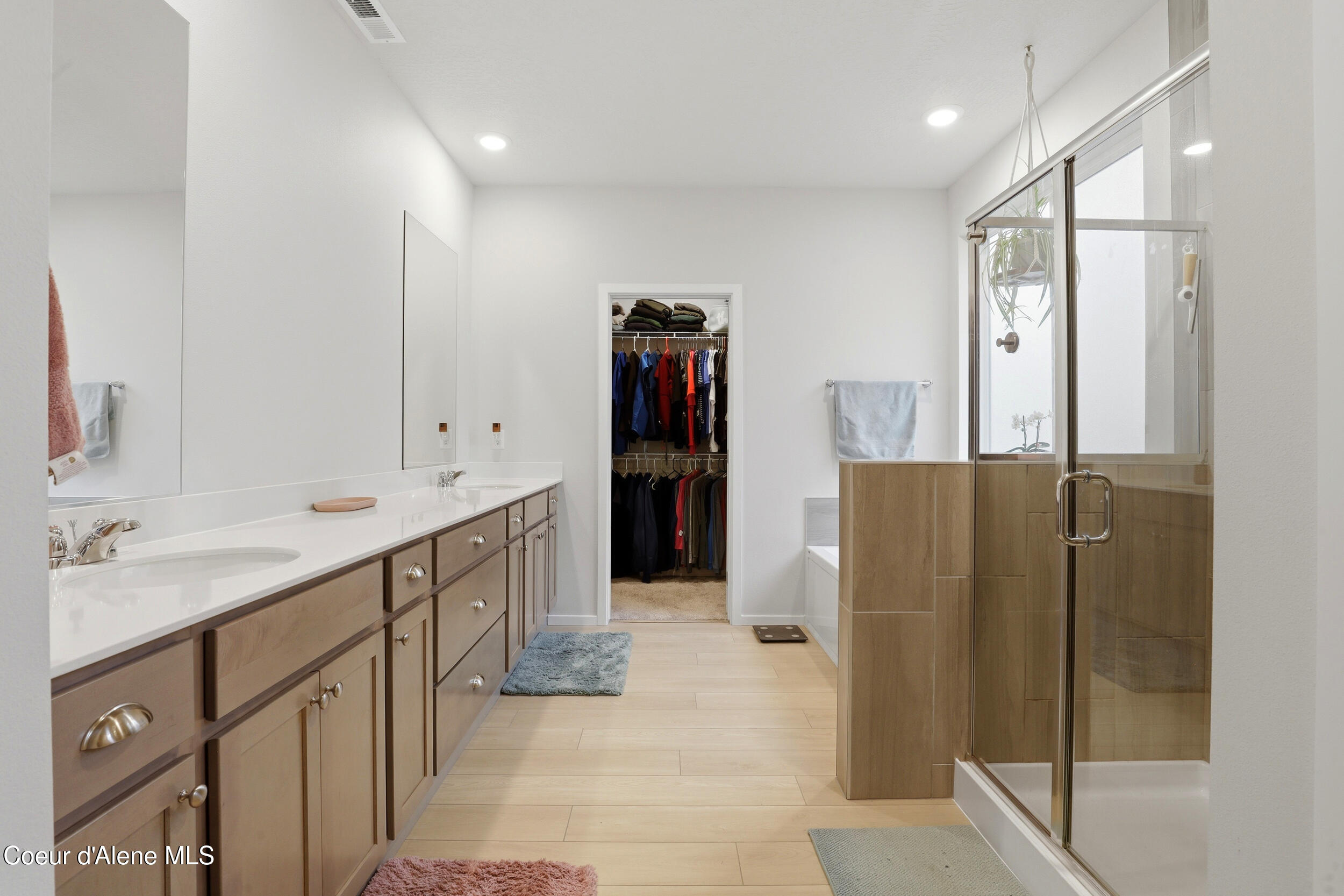 248 E Sandmyrtle AVE