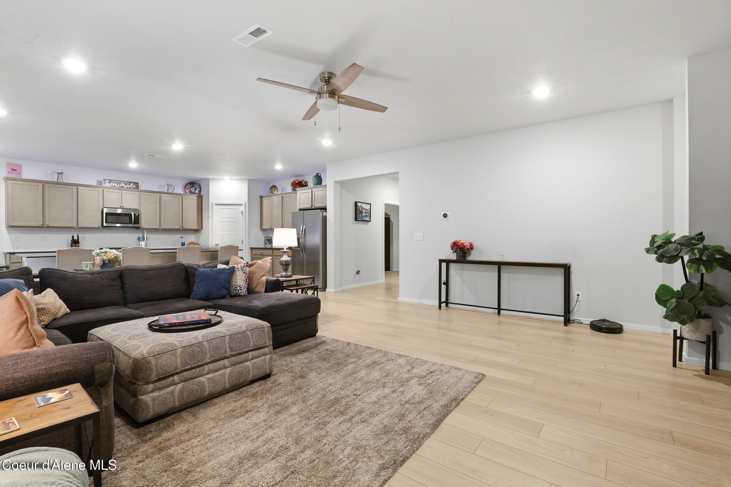 248 E Sandmyrtle AVE