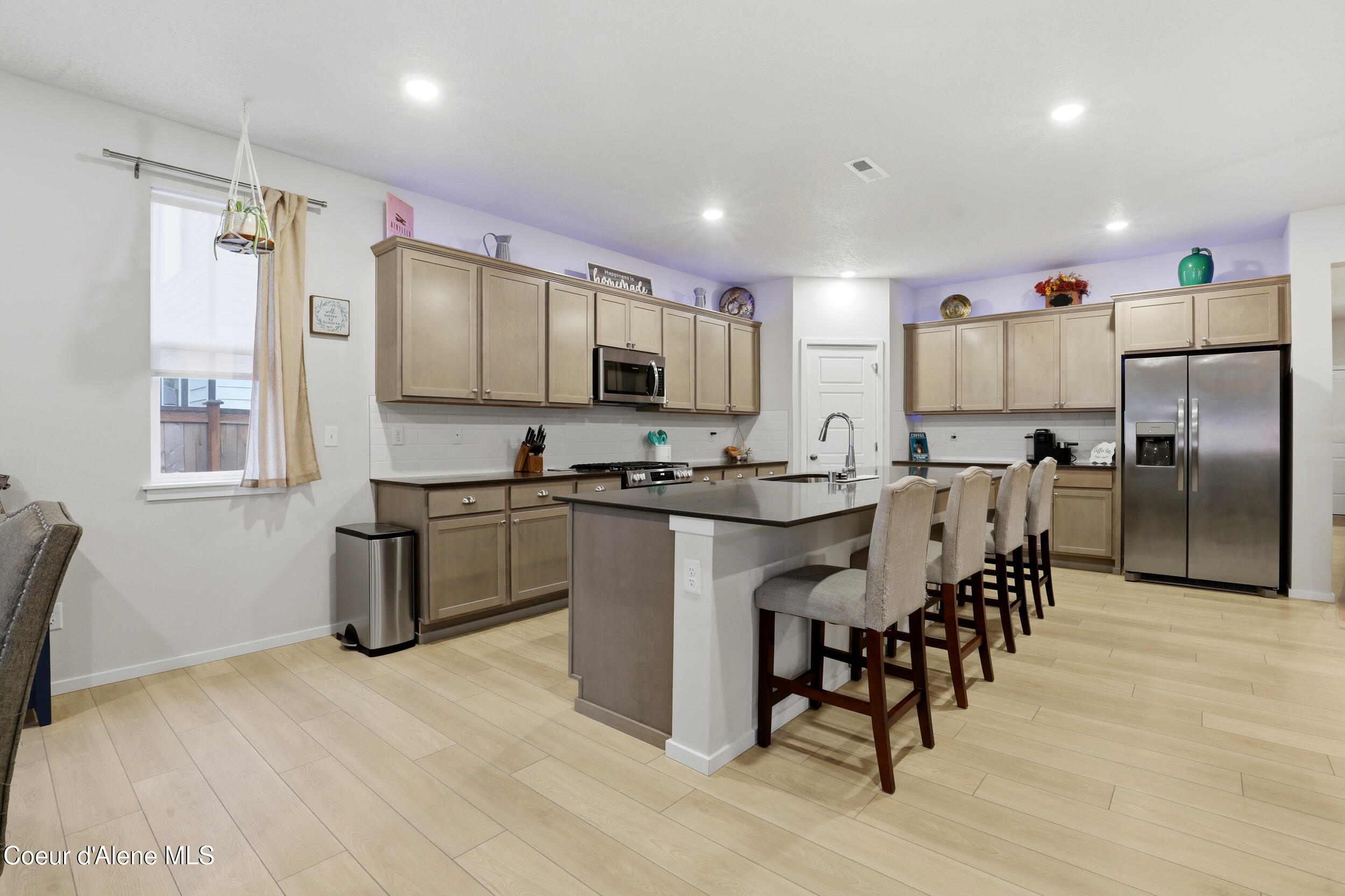 248 E Sandmyrtle AVE