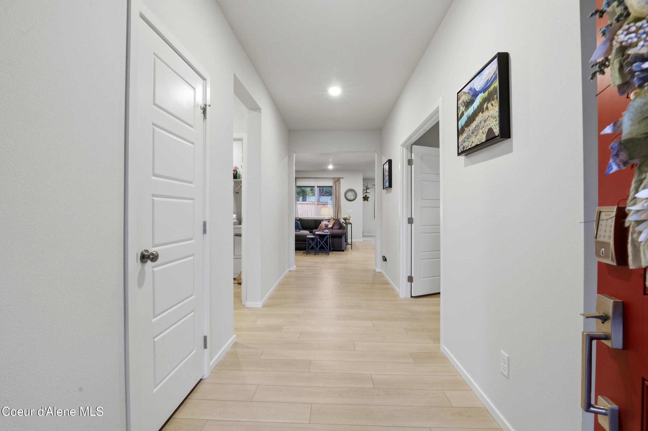 248 E Sandmyrtle AVE