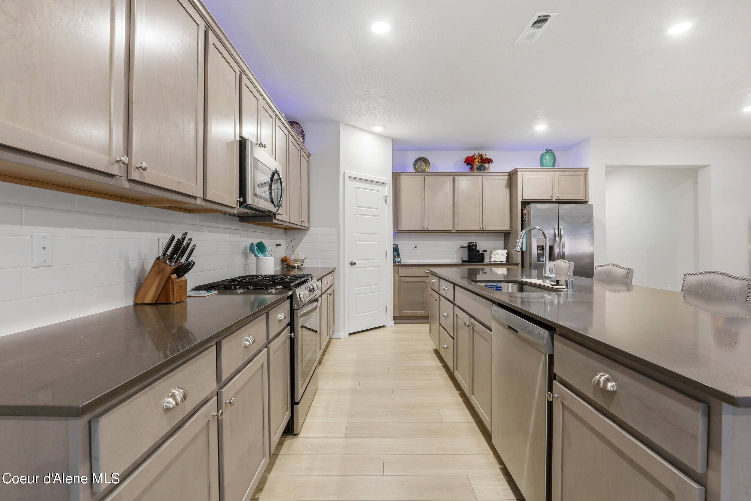 248 E Sandmyrtle AVE