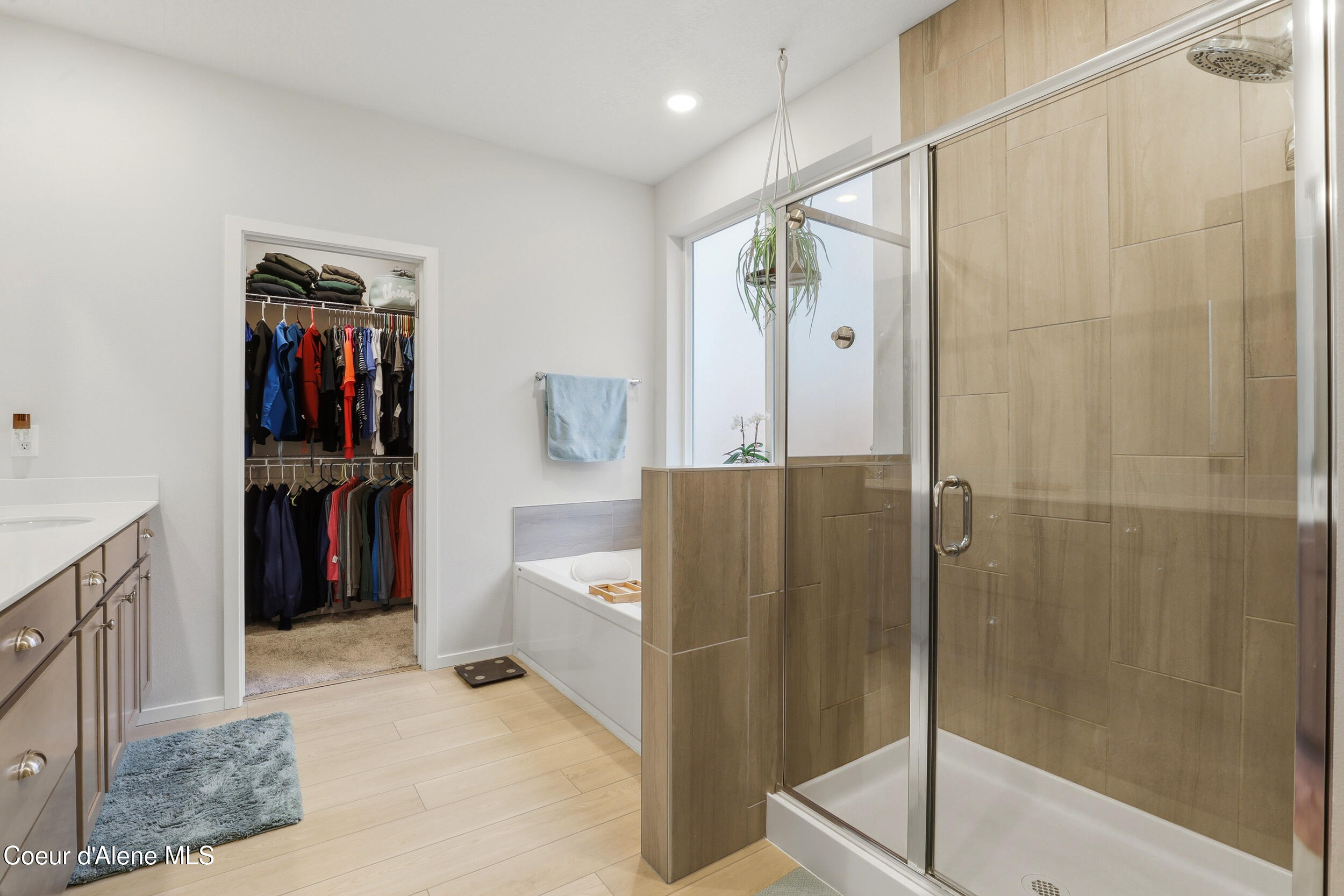 248 E Sandmyrtle AVE