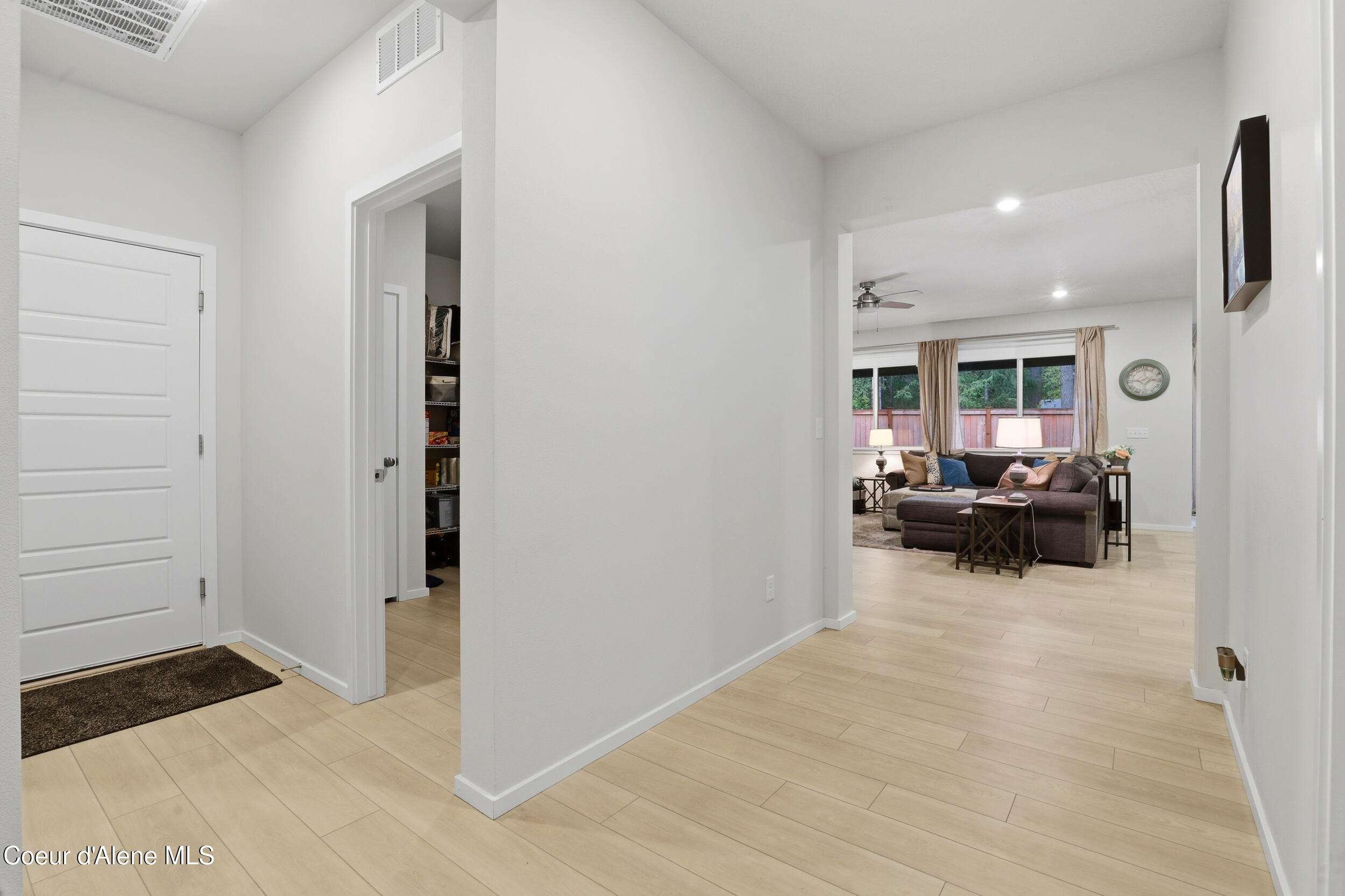 248 E Sandmyrtle AVE